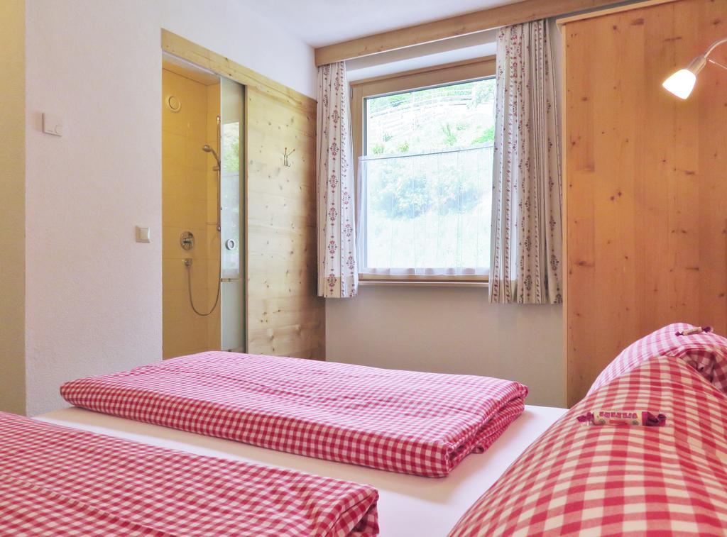 Gaestehaus Zedlacherhof Matrei in Osttirol Room photo